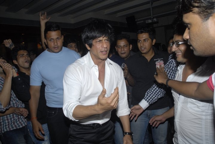 Shahrukh Khan Wild Party Drunked Pic