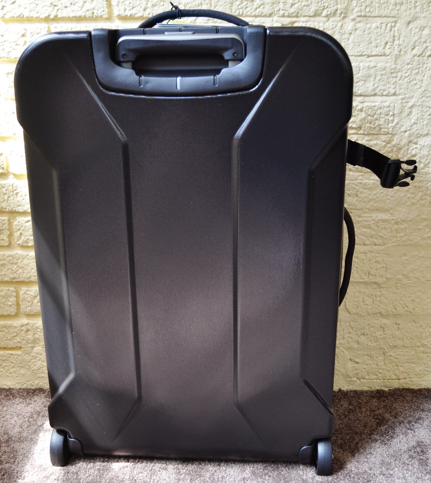 Eagle Creek EC Adventure Hybrid suitcase