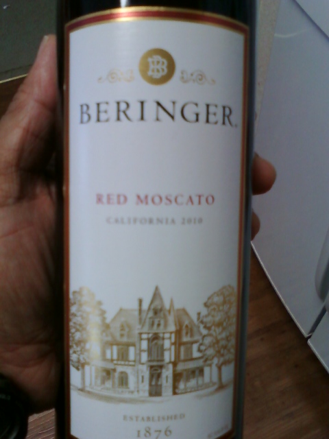 the-winos-wine-guide-beringer-red-moscato-2010