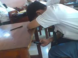pembatasan atau pelarangan penggunaan HP di sekolah