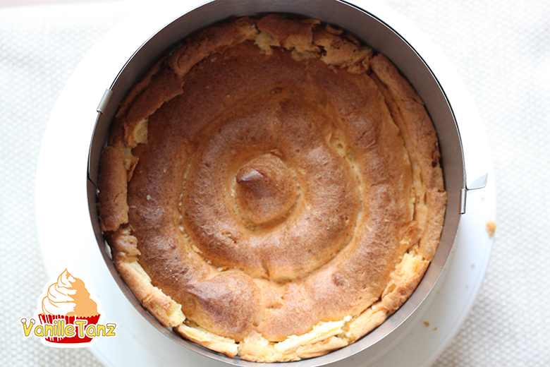 Luftige Brandteig-Käse-Sahne-Torte mit Kirschen - VanilleTanz Luftige Brandteig-Käse-Sahne-Torte mit Kirschen - VanilleTanz