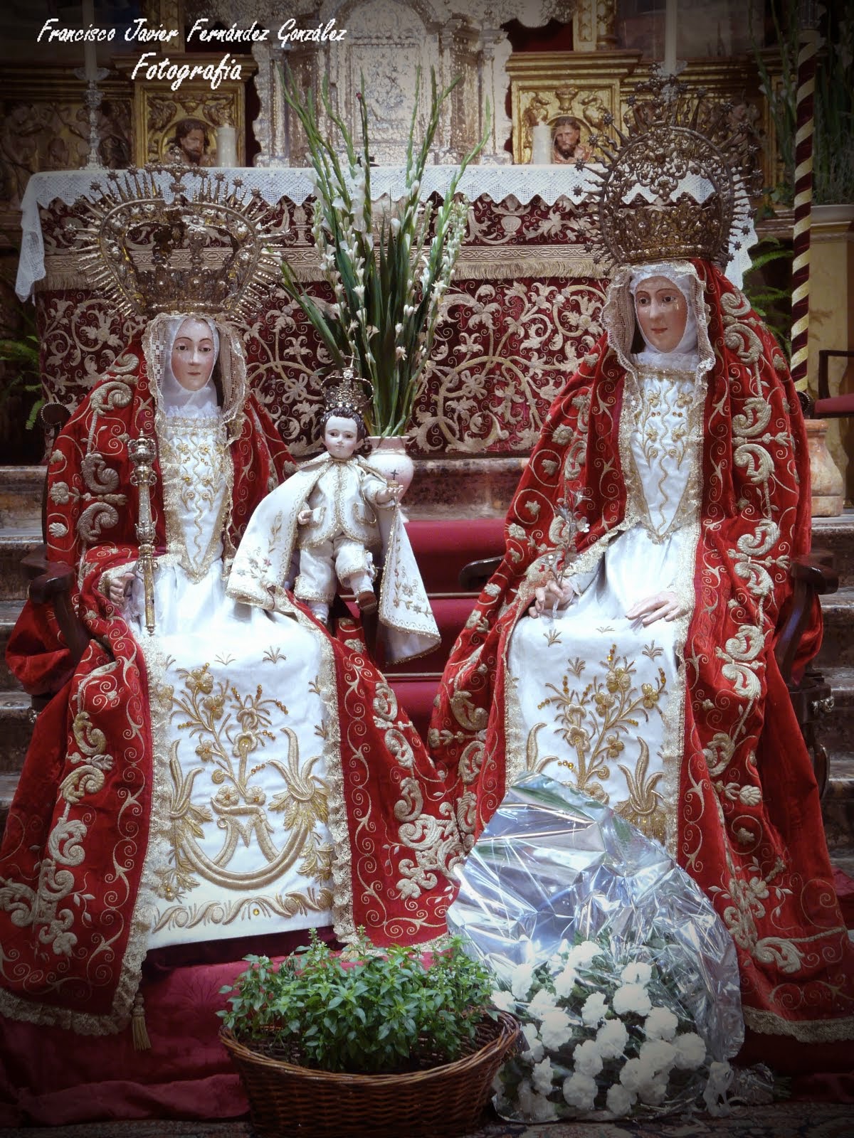 Conjunto escultórico compuesto de Santa Ana, la Virgen María y el niño Jesús. (Parroq. Santa Ana)