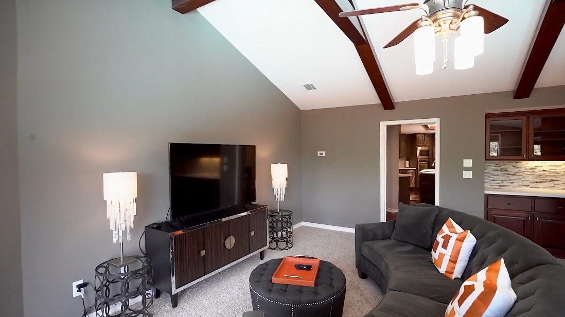 22 Interior Design Photos vs. Tour 111 Indian Bend Dr, Austin, TX