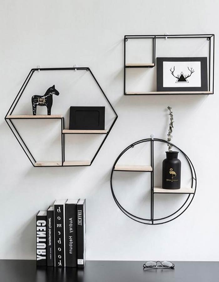 Prateleiras geométricas em metal e madeira perfeitas para decoração escandinava