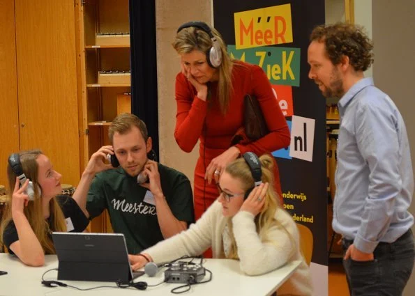 Queen Maxima wore Dolce and Gabbana Dress. Teacher Education for Primary Education as the honorary president of Klas de Meer Muziek