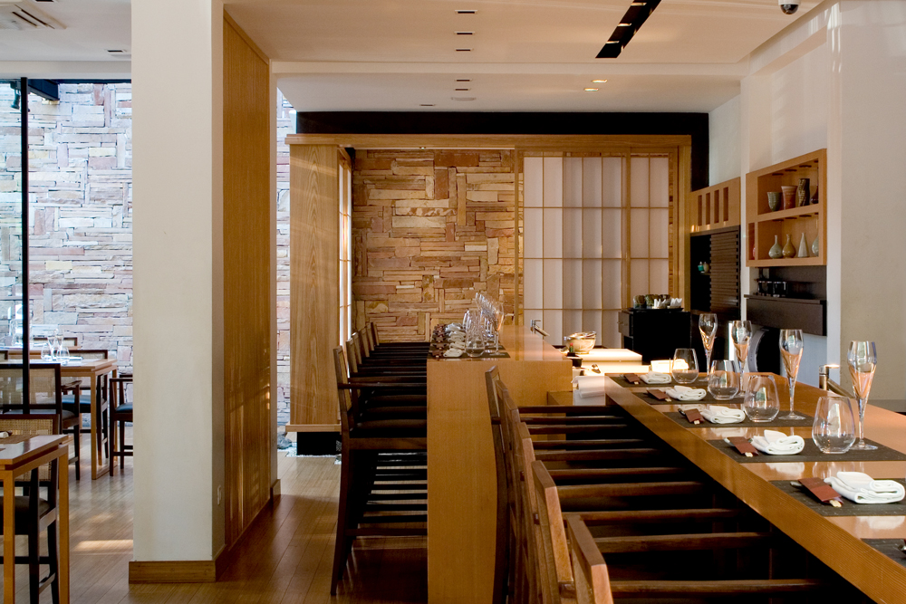 PRANCHETA DE ARQUITETO PEDRA RESTAURANTE KINOSHITA VILA MADALENA, SÃO