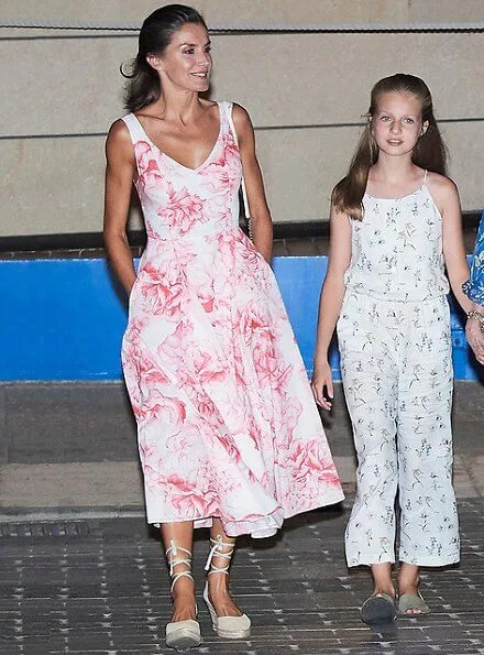 The Royal family altogether ate dinner at Ola del Mar Restaurant located at Portixol Harbour in Palma de Mallorca