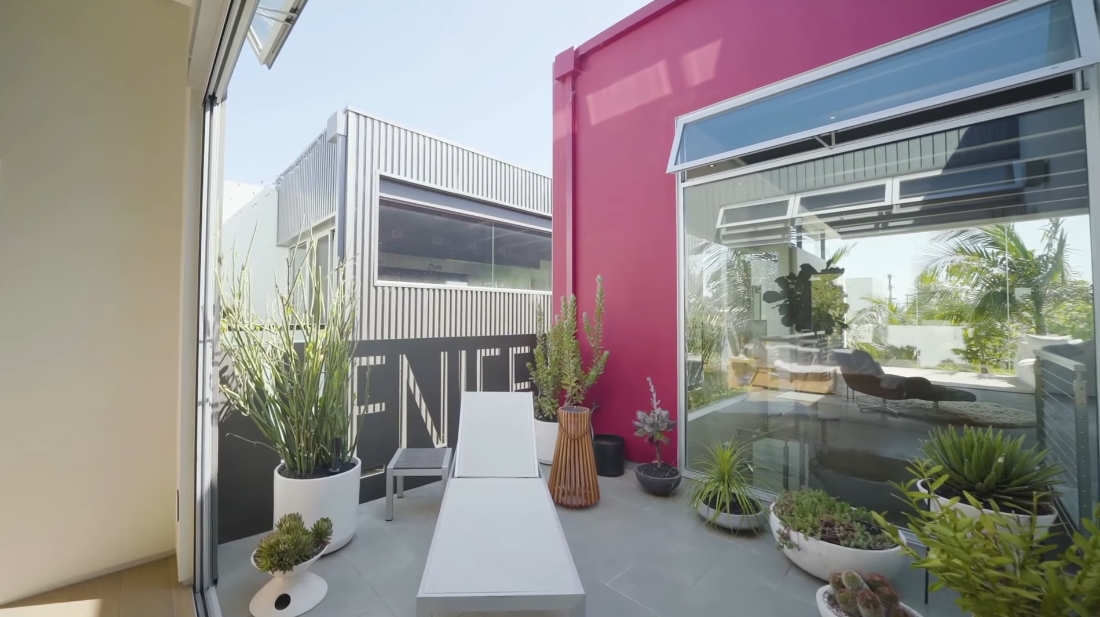 Tour 248 Bernard Ave, Venice, CA vs. 33 Interior Design Photos