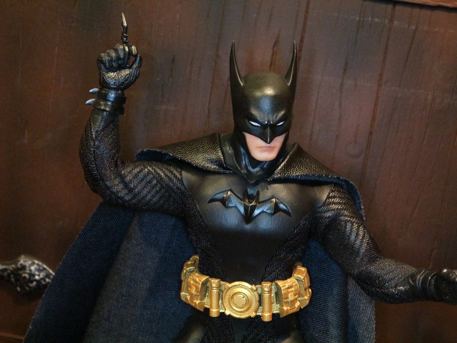 Action Figure Barbecue: Action Figure Review: Batman: Ascending Knight  (Mezco Exclusive) from One:12 Collective: DC Universe by Mezco