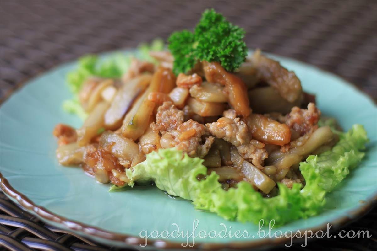 GoodyFoodies Recipe Stir fried brinjal with dried shrimp and minced pork