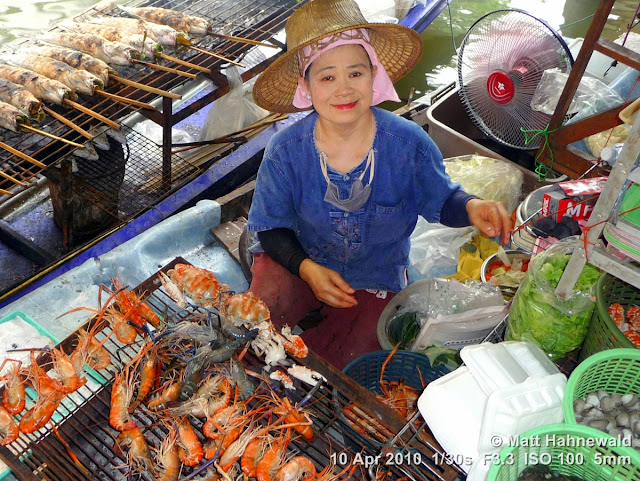 people, street portrait, high-angle shot, Thailand, Bangkok, Taling Chan Floating Market, floating market, Thai food, seafood, delicious, boat vendor