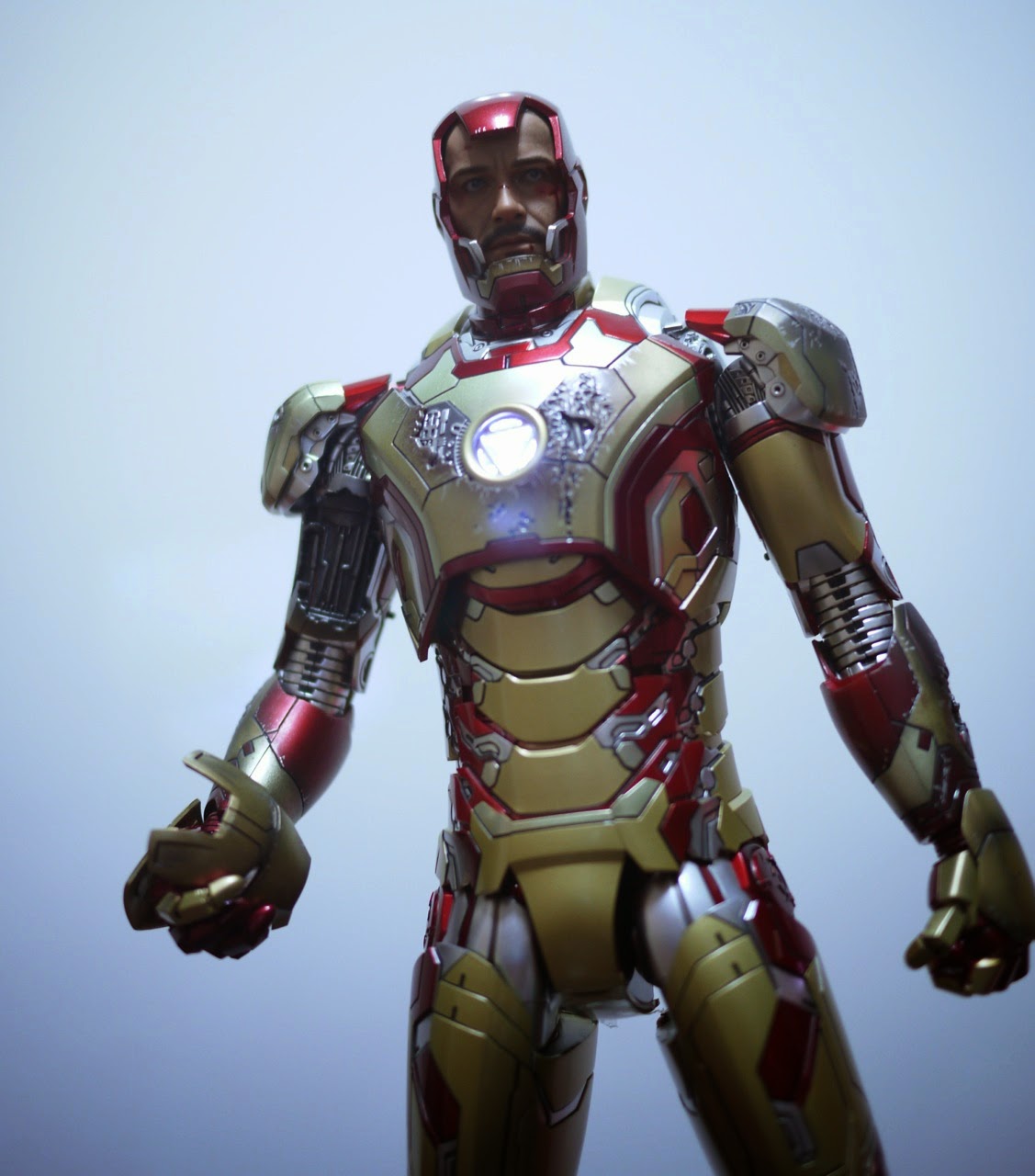 Product Review Pictorial Review of Iron Man Mark XLII from Hot Toys