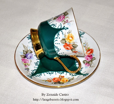 Xícara de porcelana by Zenaide Castro