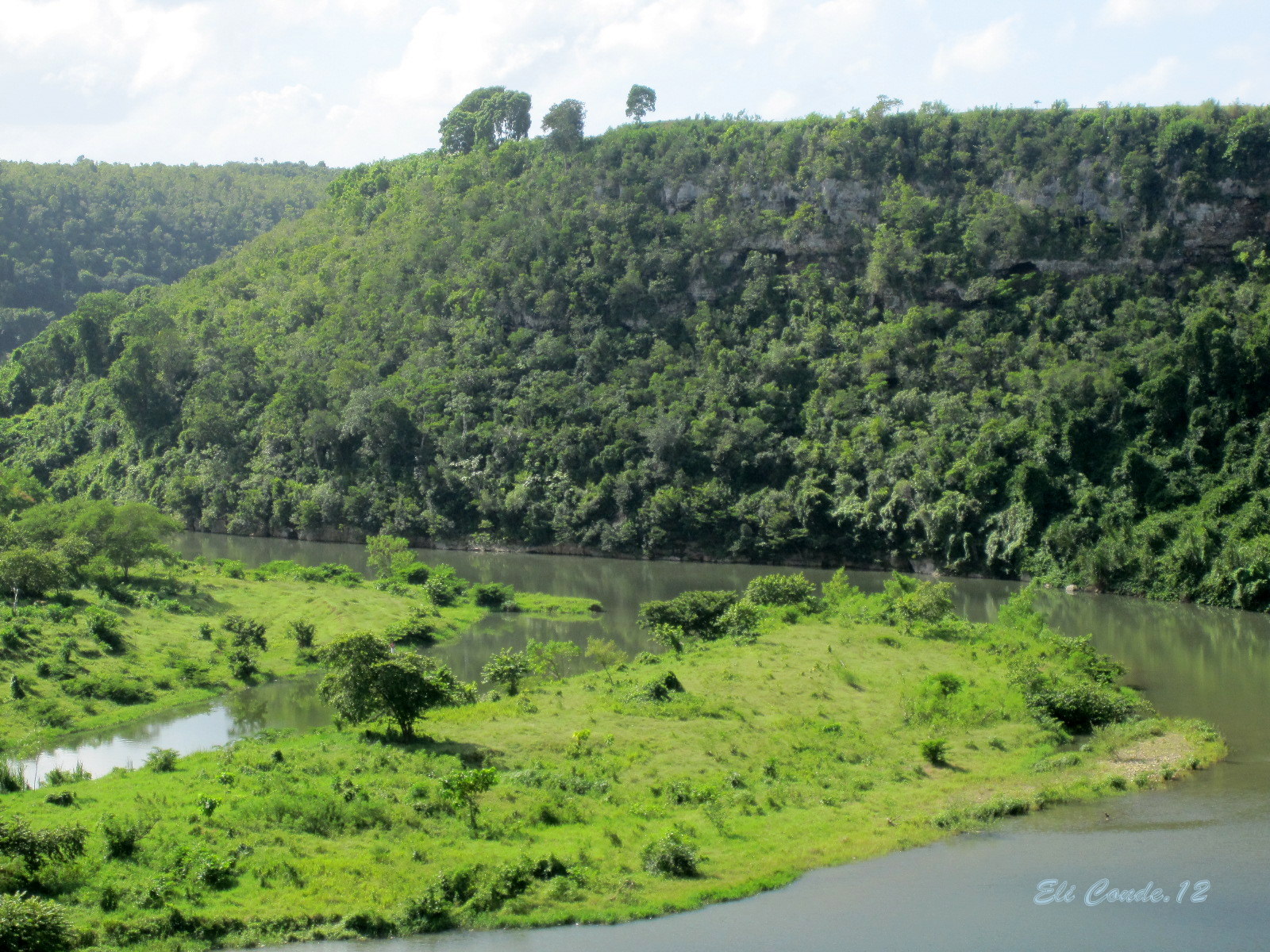Con ojos curiosos en Rep.Dominicana rio Chavon