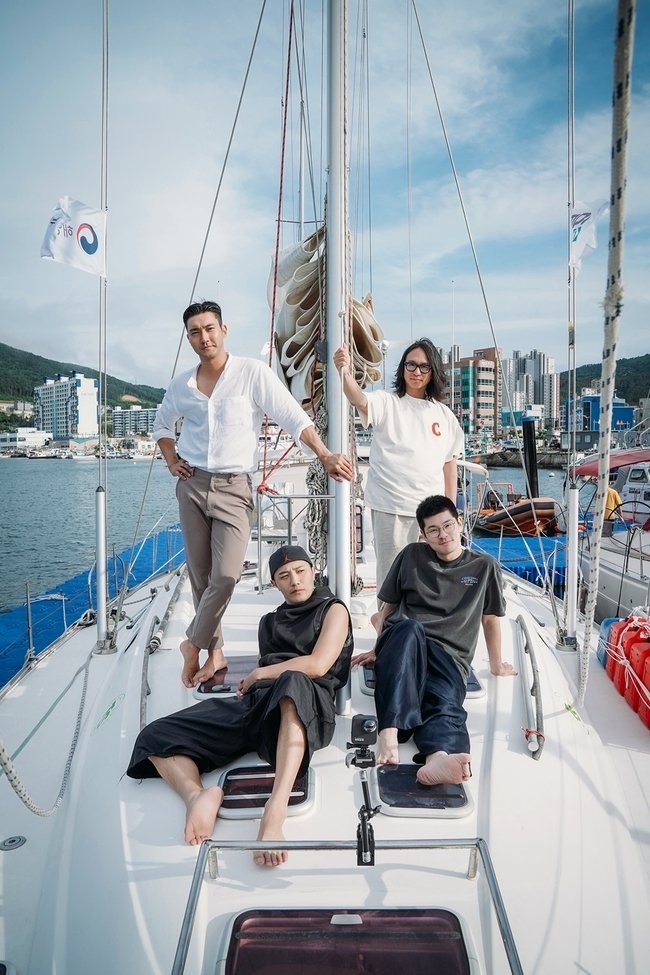 Get 33 Yacht Expedition Sub Indo