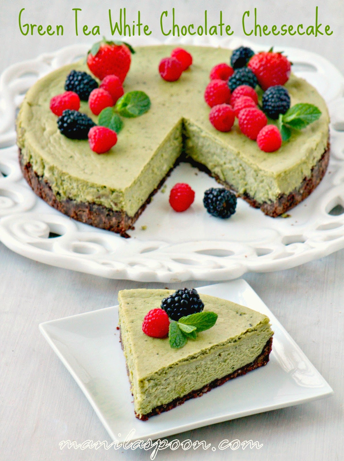 A rich and luxurious GREEN TEA WHITE CHOCOLATE CHEESECAKE with a subtle hint of green tea and the yummy flavor of white chocolate! This gorgeous cake is perfect for Christmas, New Year or any holiday! | manilaspoon.com