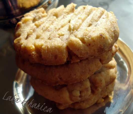 Honey cookies by Laka kuharica: barely sweet, slightly salty and honey - drenched crumbling cookies.