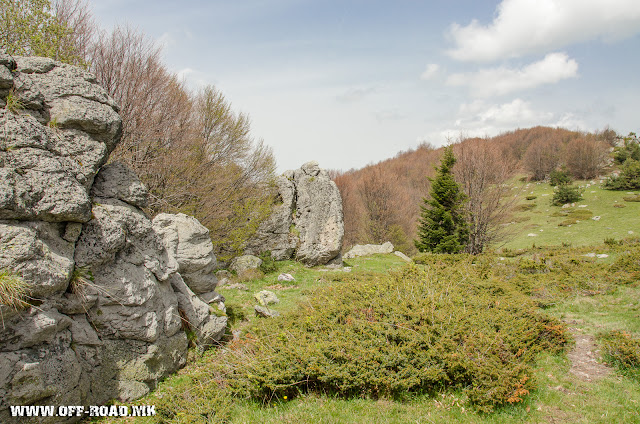 Dobro pole - The rock on which the monument was placed