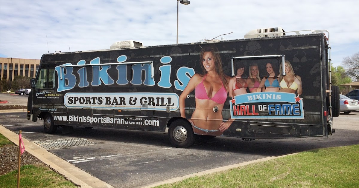 Bikinis Sports Bar & Grill In Austin / オースティンのビキニズ スポーツバー&グリル I'm