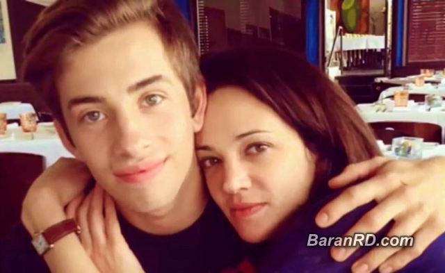 Asia Argento dice que Jimmy Bennett fue quien la agredió sexualmente Asia Argento Jimmy Bennett