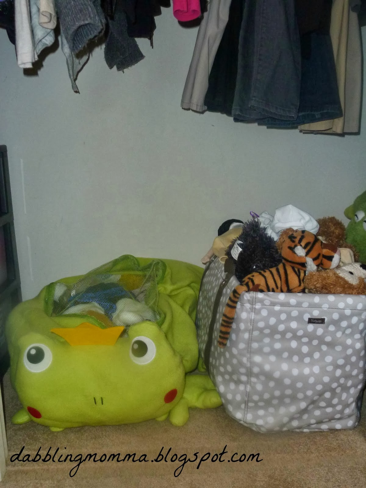 Dabblingmomma: Stuffed Animal Storage