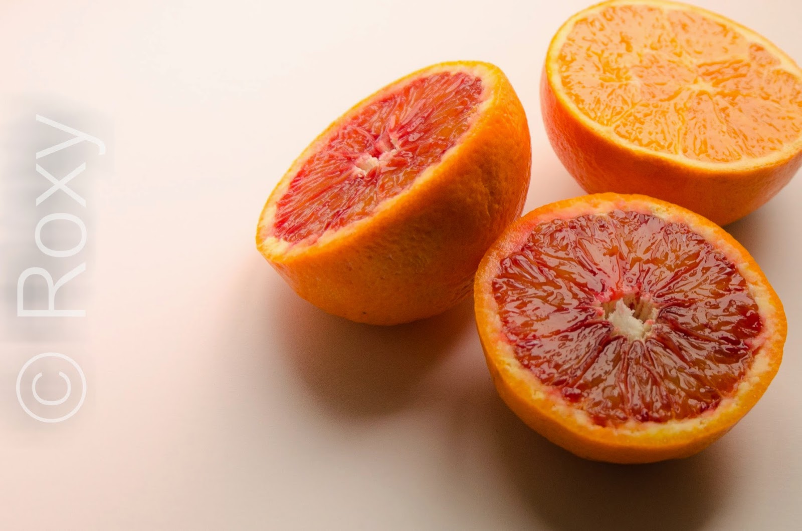 - гибрид(клементин+танжерин). Мандарин оранжевый клементин. Апельсин без кожуры. Померанец апельсин. Два апельсина.