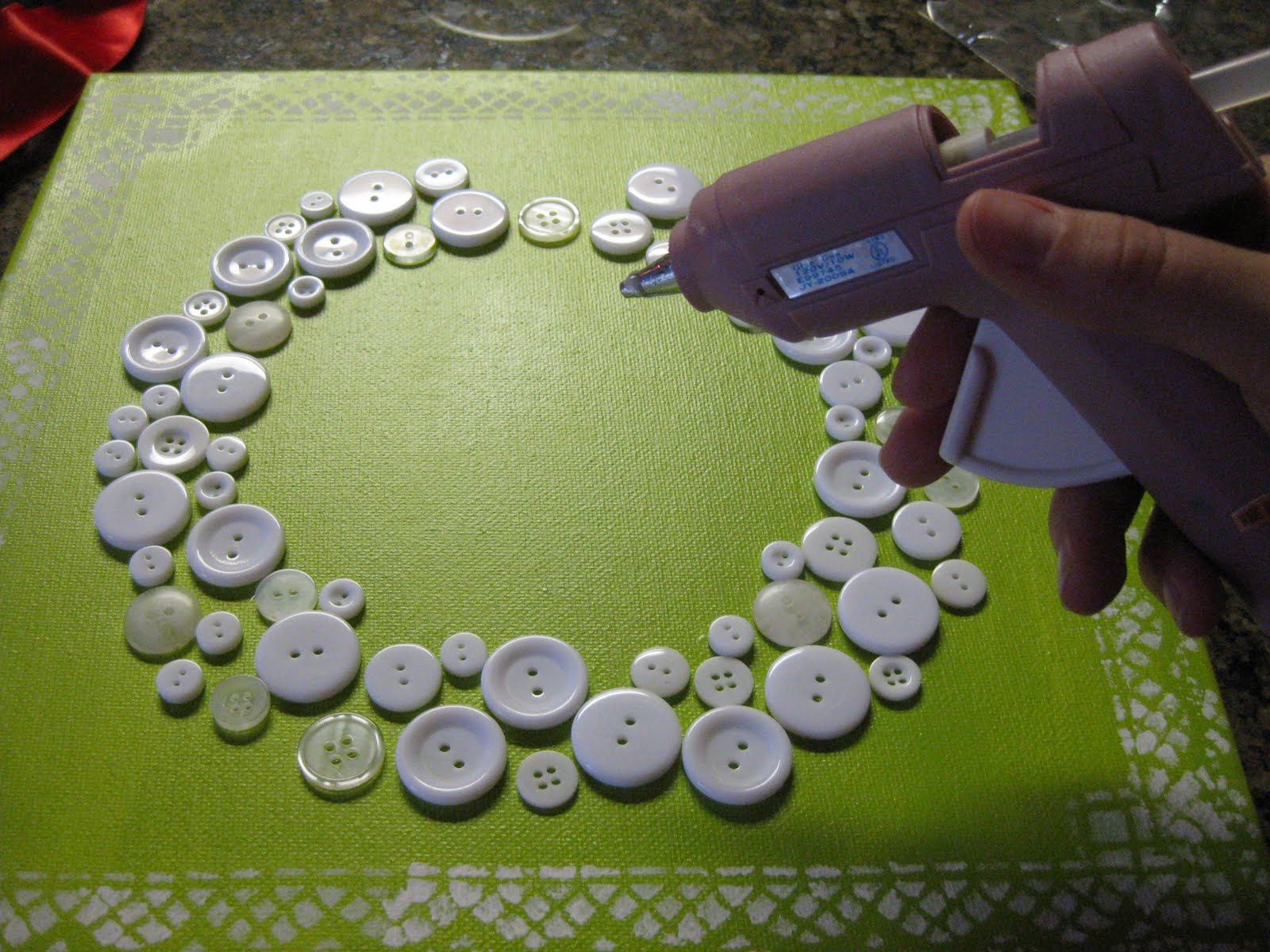 Hems and Haws: Button Wreath!