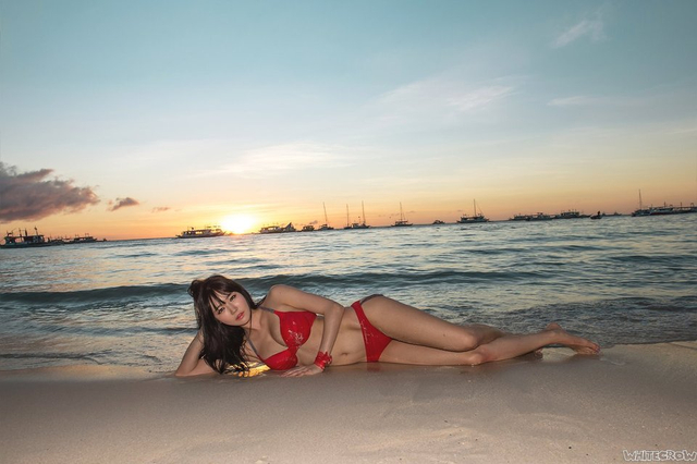 18 Photos From Han Gaeun’s Sexy Bikini Photoshoot