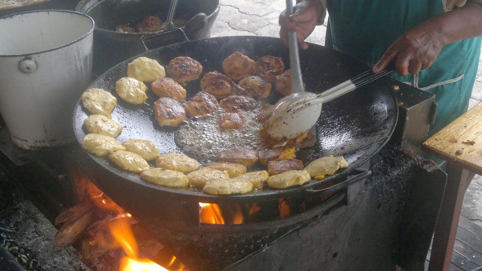 Fotos turísticas de Ecuador San Buenaventura, y sus tortillas de maiz hecha a leña.