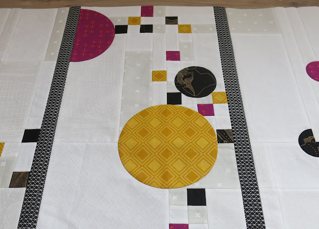 Luna Lovequilts - Art Deco style quilt - Top detail