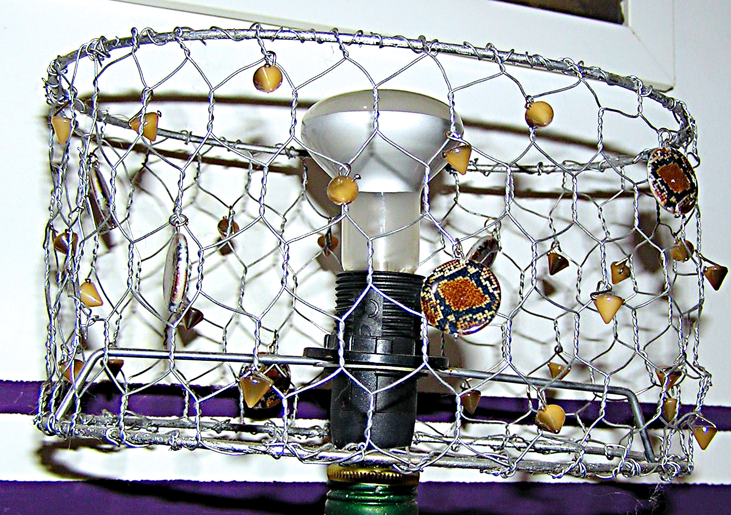 Planeta Virtual: Lámpara con botella de licor y tulipa de maya de