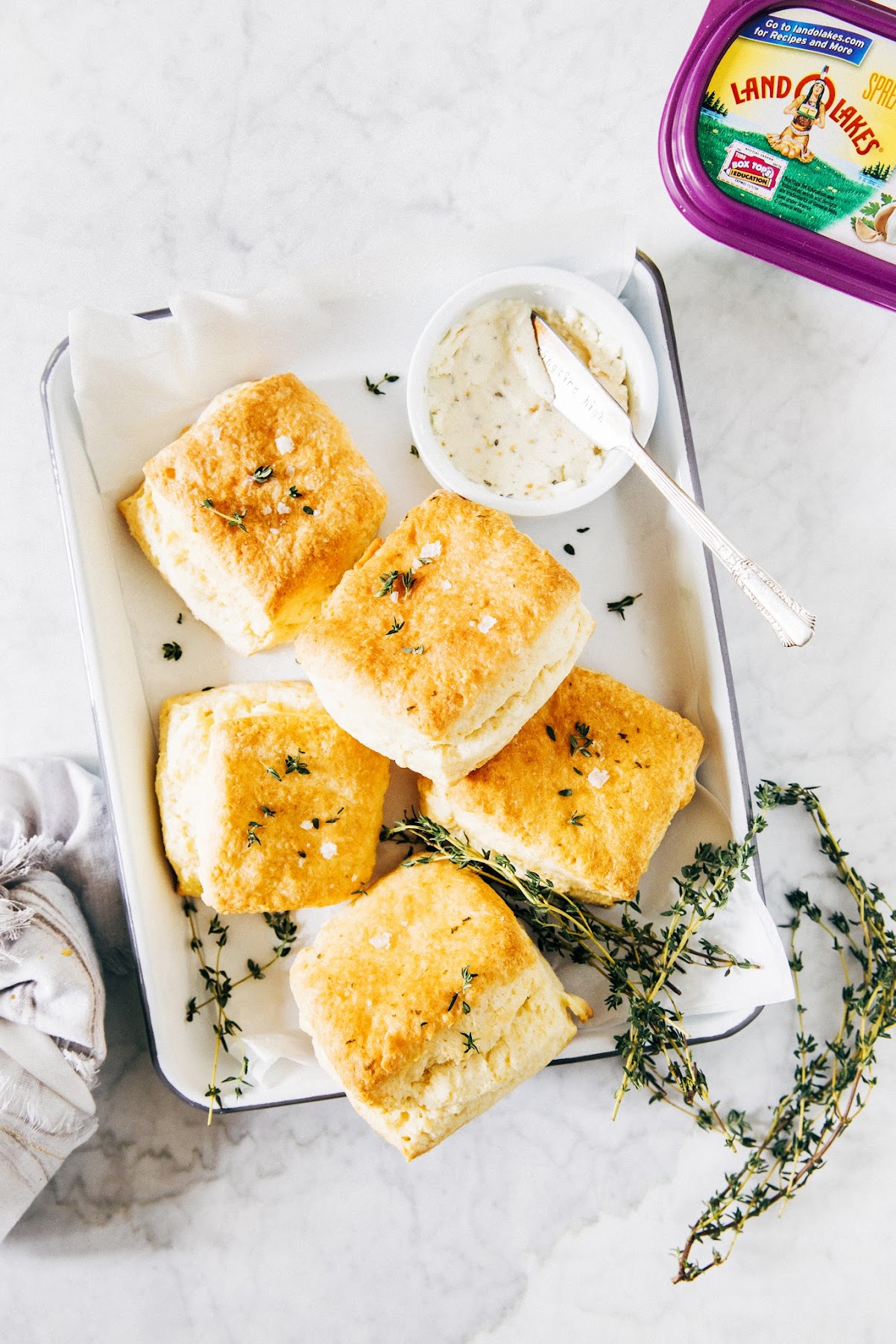 garlic and herb buttermilk biscuits (or how i learned to stop worrying