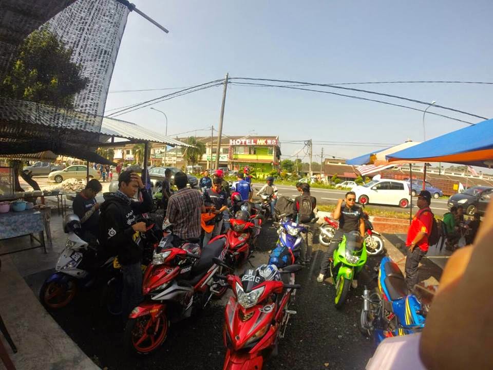 Warung Makan Mujur Berbuka puasa menu tradisi di Warung