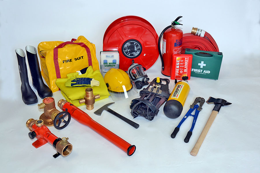 Аварийно спасательный комплект. Инструменты пожарного. Противопожарное оборудование и инвентарь. Снаряжение пожарного. Пожарный инвентарь.
