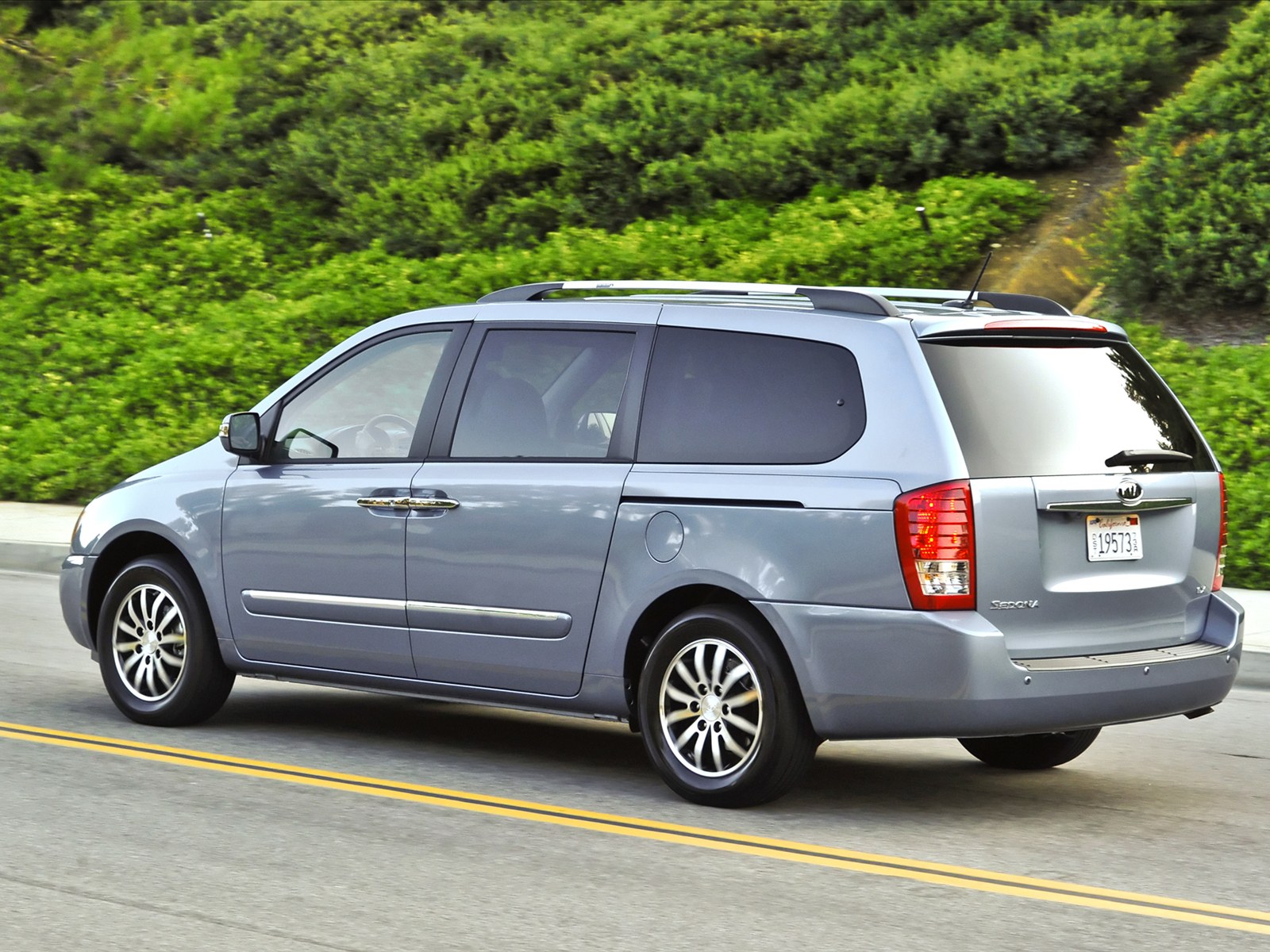 Car Pictures: Kia Sedona 2011