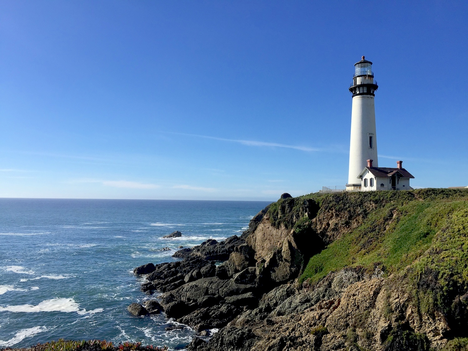 Маяк жюмон работа. Маяк джидды. Маяк кабардинка. Маяк на пемаквид пойнт. Лайтхаус маяк.