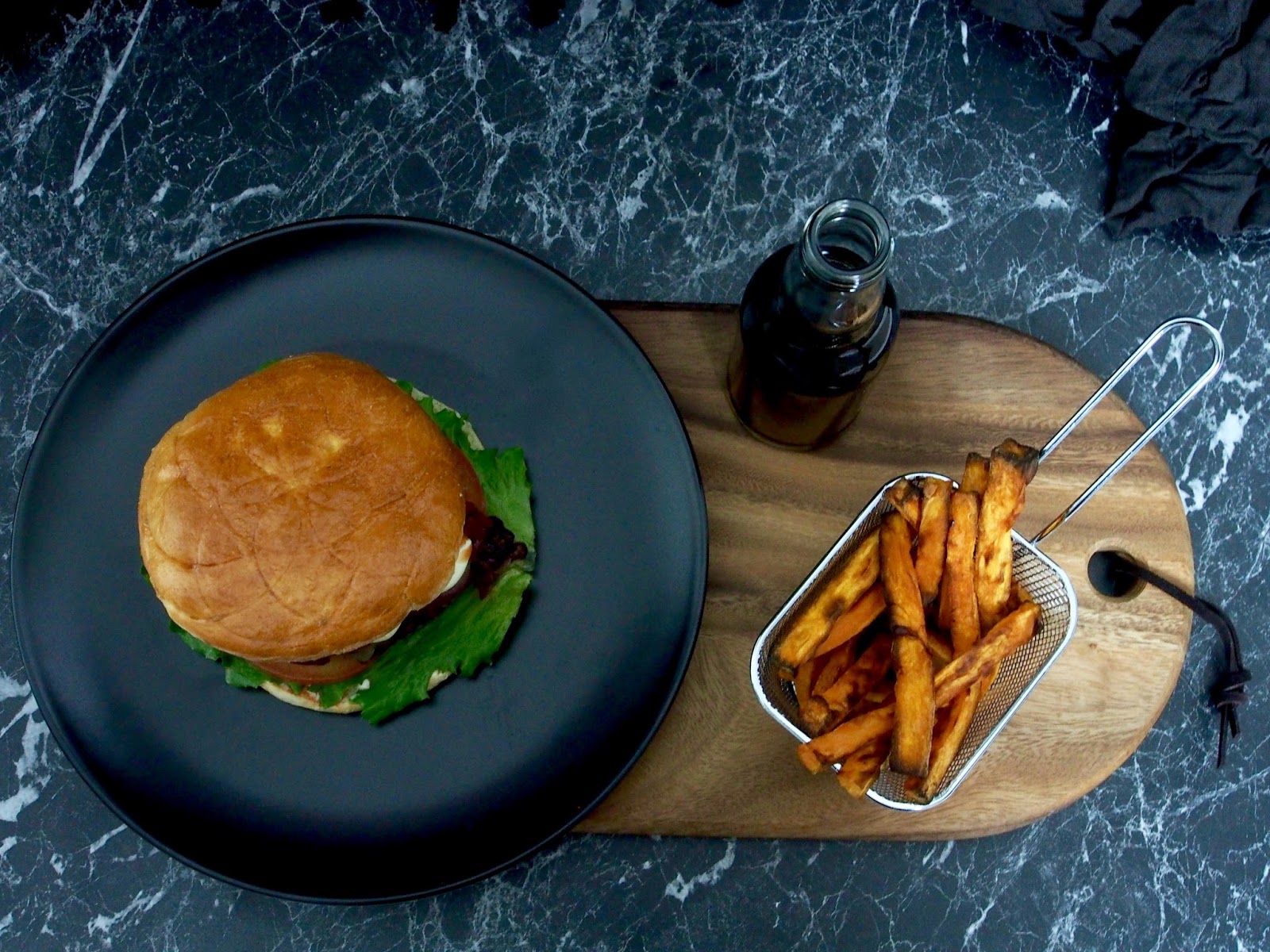 Flatbread burger — Peggyn pieni punainen keittio