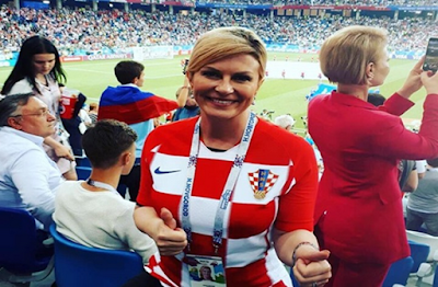 Le président de la Croatie embrasse les footballeurs aux vestiaires Coupe du monde 2018