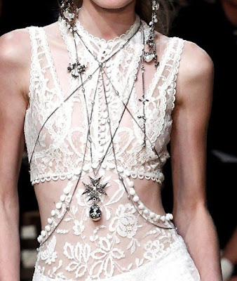 Bodychain - Moda acessório in da estação primavera-verão 2016 Bodychain - Moda acessório in da estação primavera-verão 2016