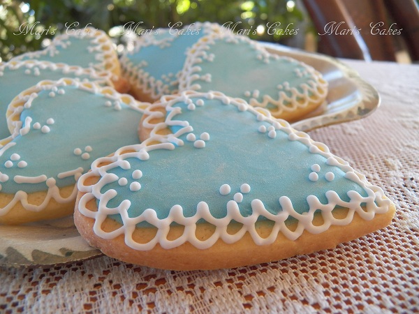 Decorated Cookies: Blue Hearts with White Border
