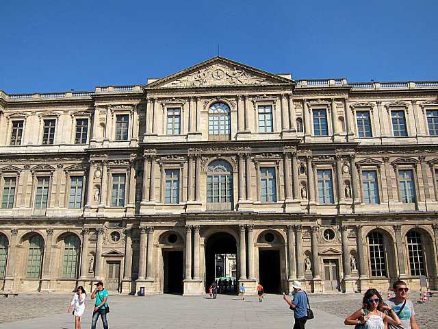 Louvre i Paris