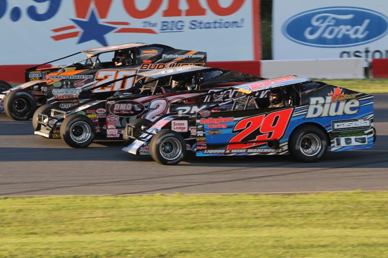 Oval Racing Stock car style in QuÃ©bec, Ontario and New England States