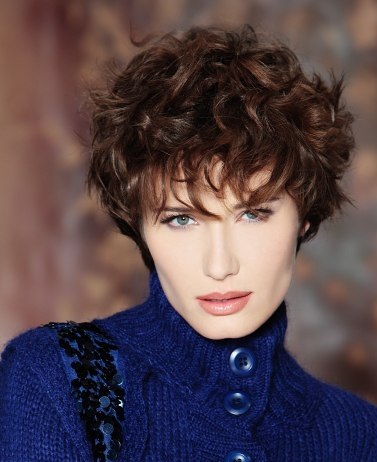 CUTE MEDIUM HAIRCUTS: Short hair styles are used frequently