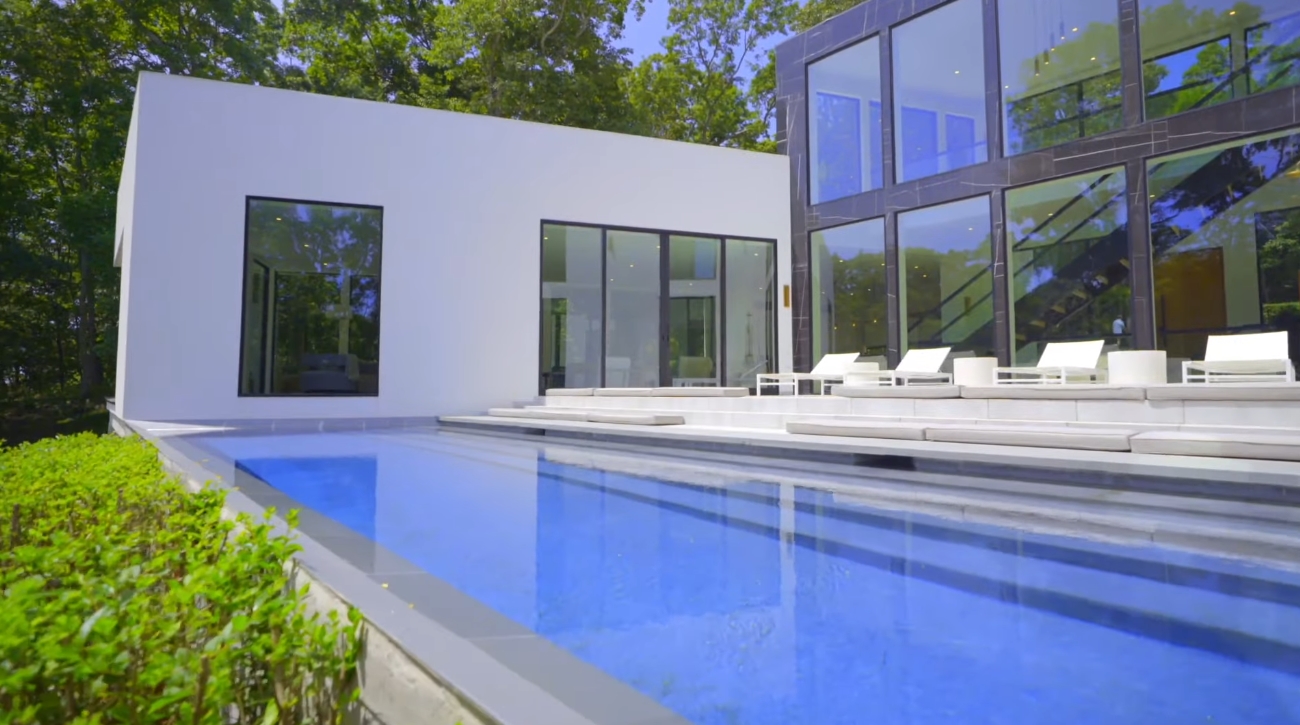 18 Photos vs. Unique Modern Home in Shelter Island, New York - Luxury House & Interior Design Video Tour