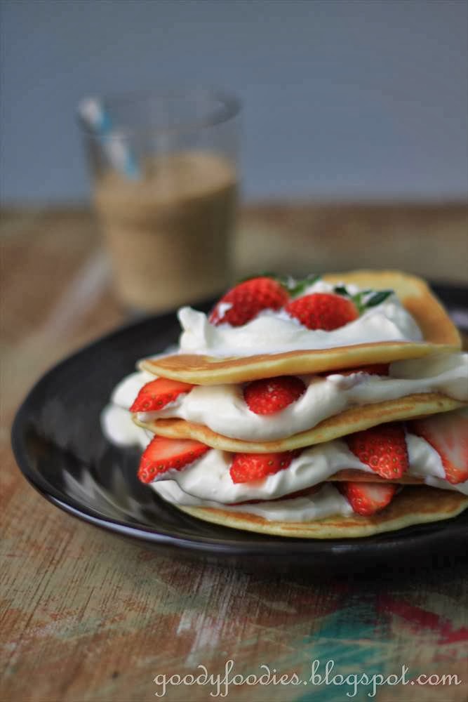 GoodyFoodies Recipe American Pancakes with Korean Strawberries