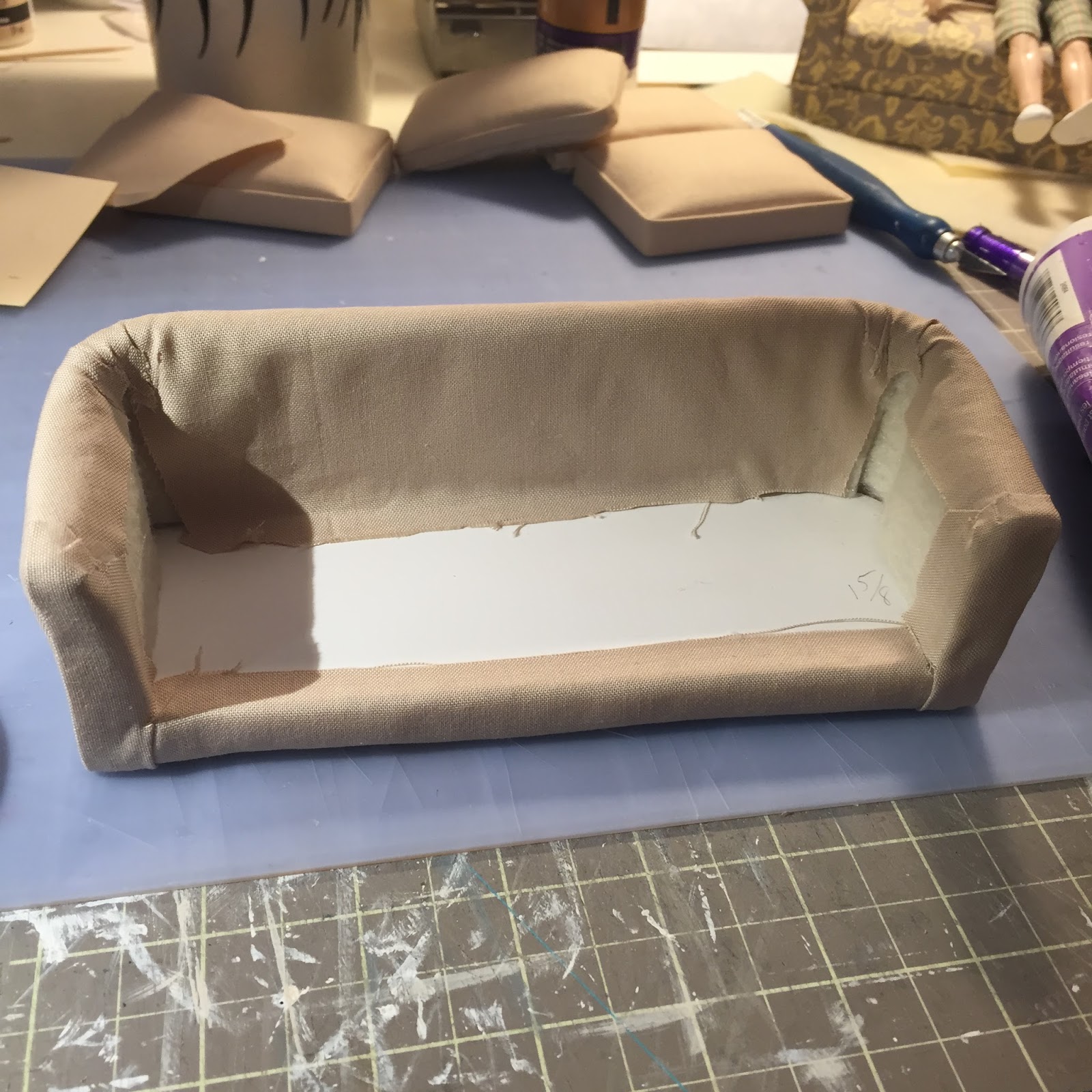 Dollhouse couch/sofa tutorial The Kinfeld