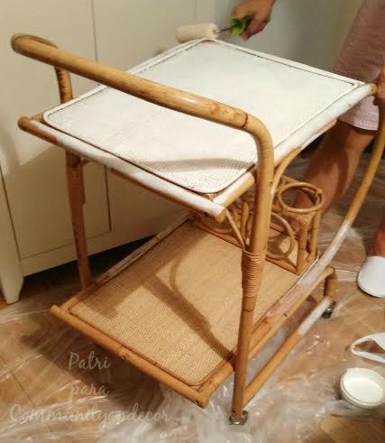 Proceso de una camarera reciclada con pintura decorativa