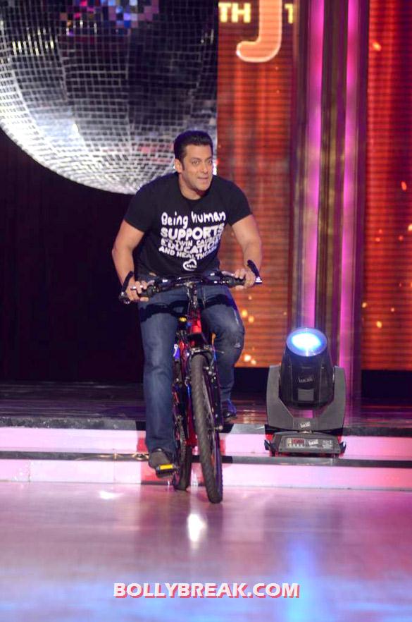 Salman Khan Jhalak Dikhhla Jaa 5 - (14) - Salman & Katrina on the sets of 'Jhalak Dikhhla Jaa 5'