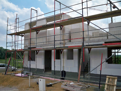 Am Lerchensporn: Tragende Wände im 1. Stock stehen