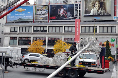 Holiday shopping in bend Toronto Grand Prix Tourist - A Toronto Blog: Yonge-Dundas Square Xmas